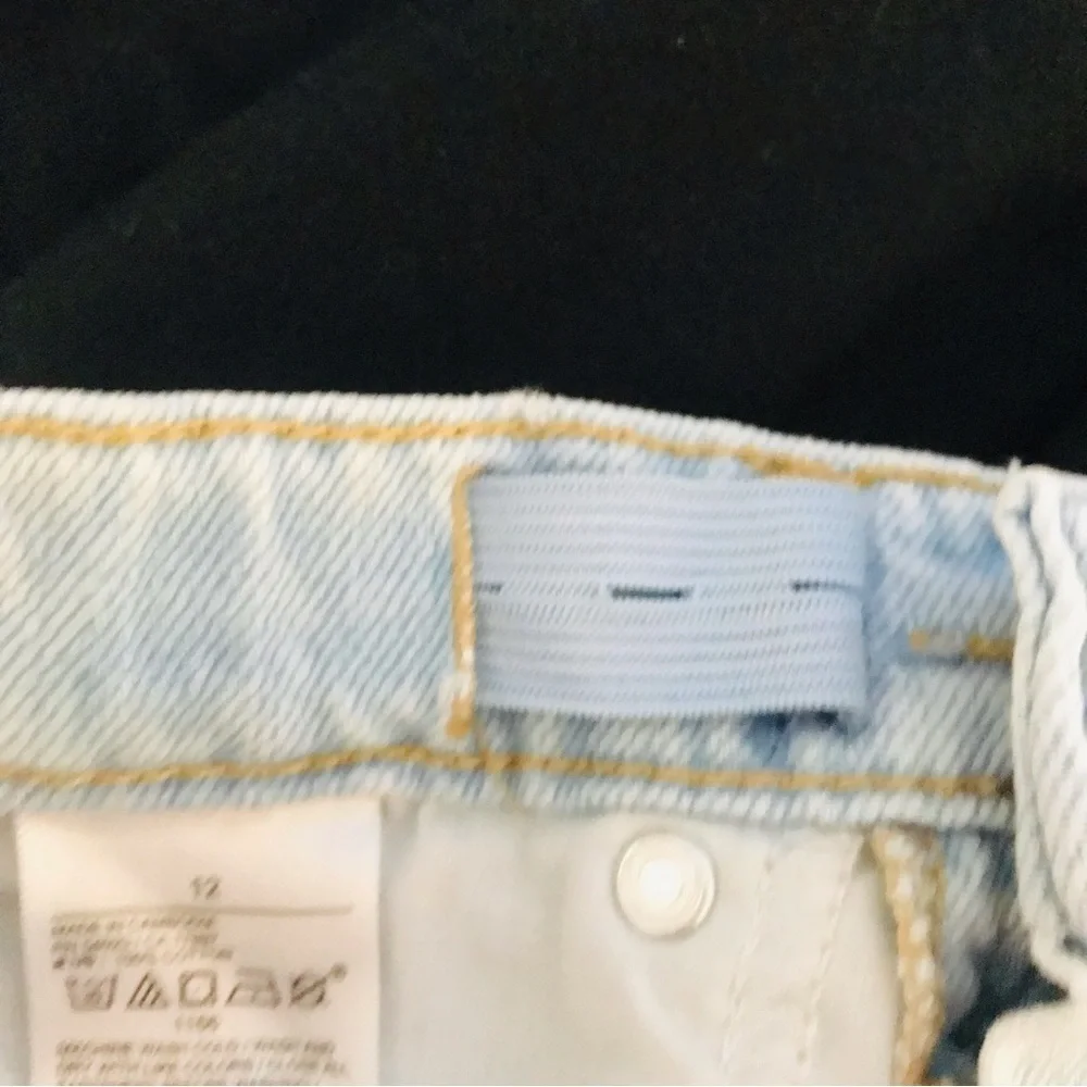 Old Navy High Rise Slouchy Straight Light Wash Distressed Jeans Girl’s size 12
